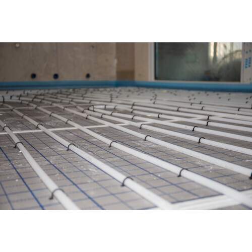 Henco 5-laagse buis PE-RT 16x2 mm in installatie – geschikt voor vloerverwarming en sanitaire toepassingen.