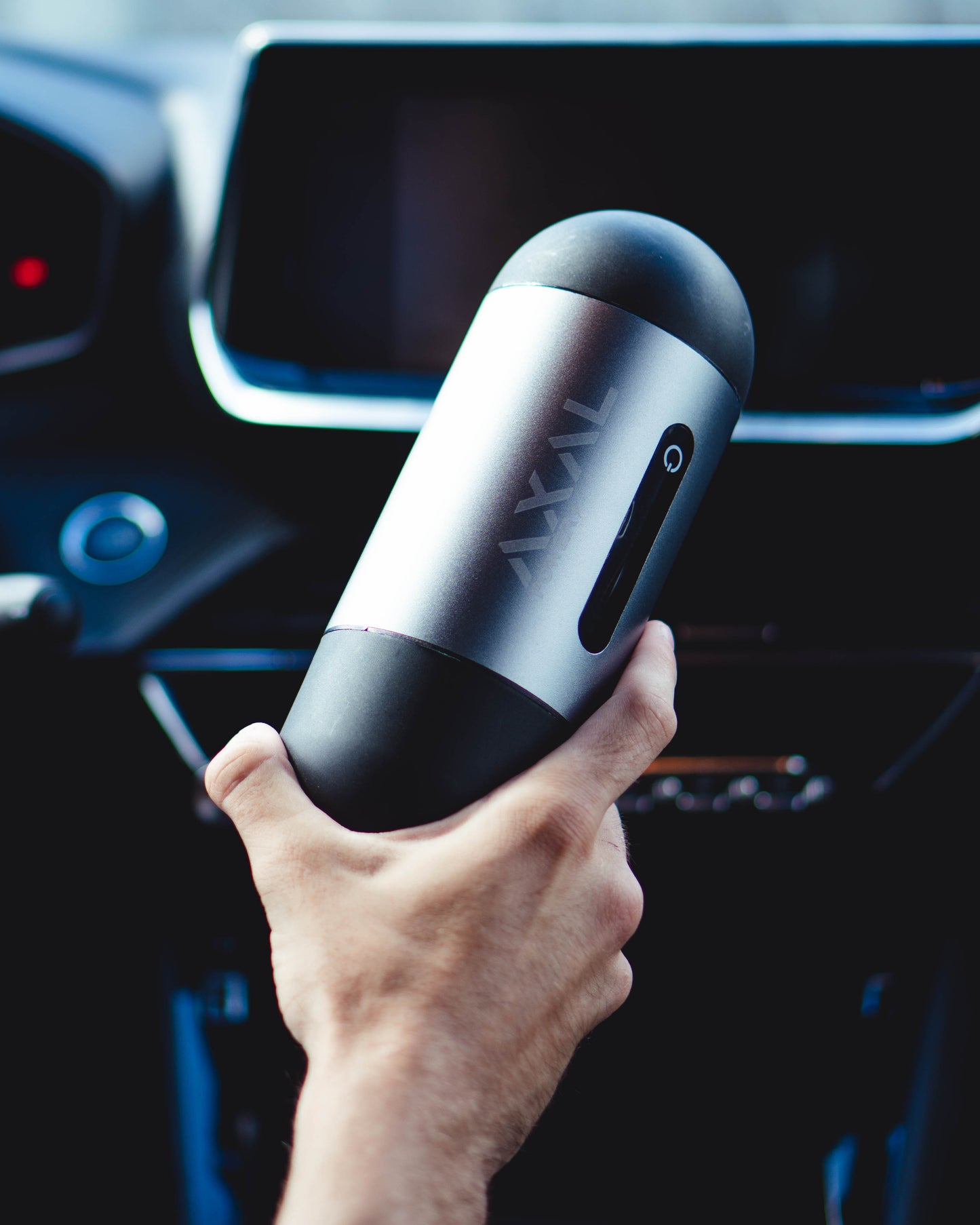 AXAL PowerPOD V2L-adapter voor elektrische voertuigen, ideaal voor thuisgebruik en noodstroomvoorziening.